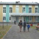 Глава проверил благоустройство территории Дмитровской детской школы искусств