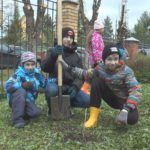В Дмитровском «Доме рождения» появилась «Аллея многодетных семей»