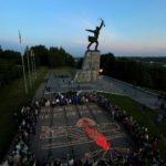 На Перемиловской высоте выложили композицию из 10 тысяч свечей