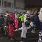 Ветеринары Дмитрова переоделись в сказочных персонажей и подарили новогодний спектакль детям