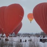 В небо над Дмитровским округом поднялось более десяти аэростатов в форме сердца
