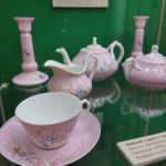 В дворянском собрании музея-заповедника «Дмитровский Кремль» начала работу выставка «Серебро на фарфоре»