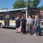 «Мострансавто» и Администрация Дмитровского округа раздают бутилированную воду жителям