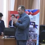 В Дмитровской школе № 9 под звуки торжественного марша открыли третью «Парту Героя»